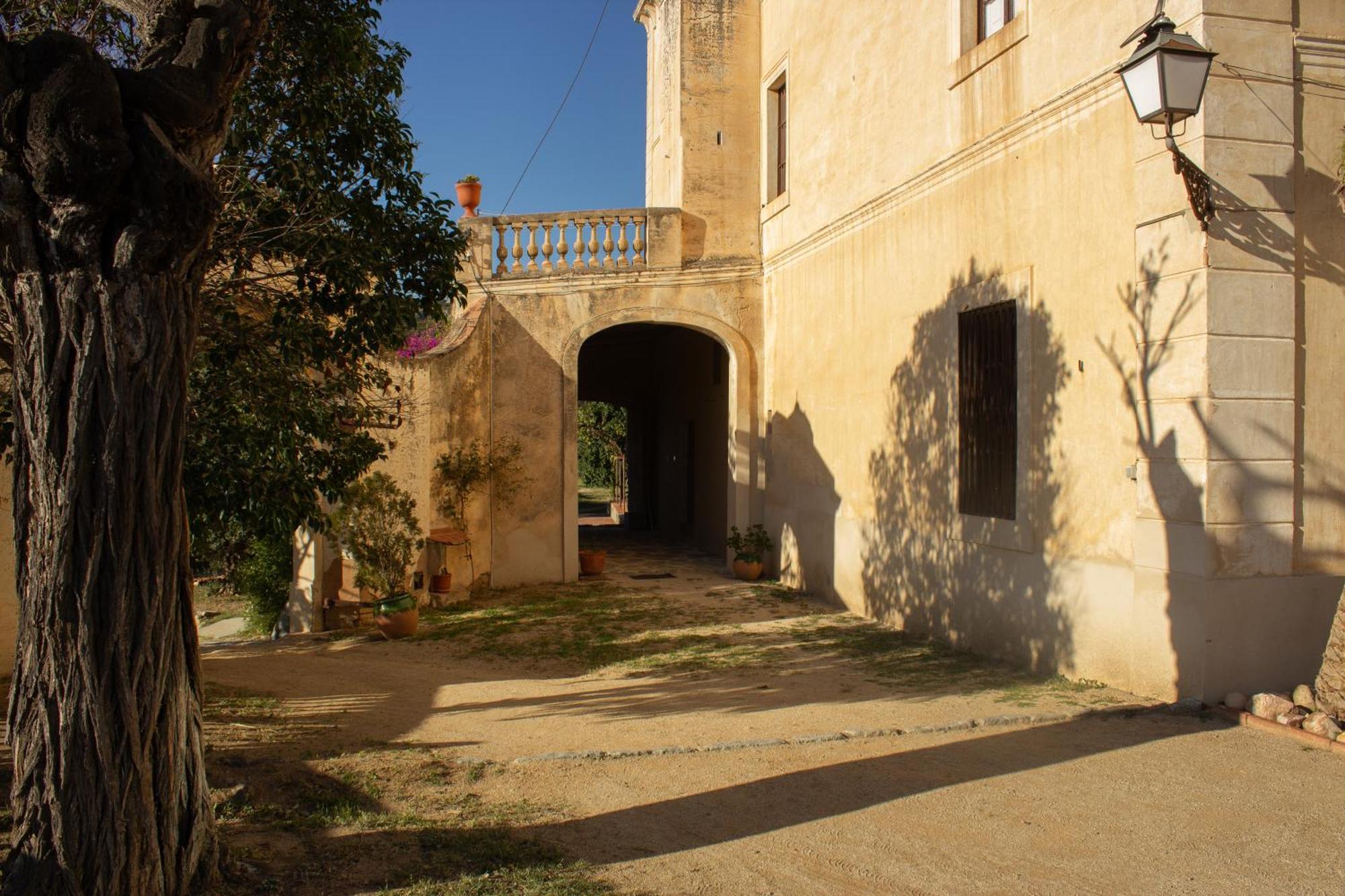 Can Rovira - Stunning Neoclassical Mansion, Just 20 Min Drive From Barcelona City Center, Ideal For Groups And Families Alella Buitenkant foto